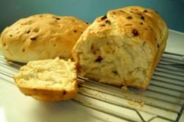 Луковый хлеб в хлебопечке Ржаной луковый хлеб в хлебопечке