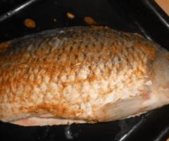 Сазан, запеченный в духовке: лучшие рецепты приготовления сочной и вкусной рыбы в фольге Сазан запеченный в духовке рецепт с майонезом